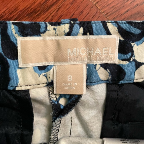 Size 8 Michael Kors shorts - Picture 2 of 2